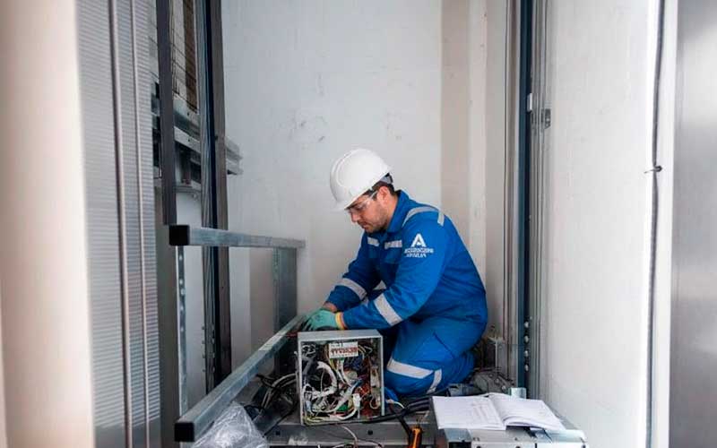 Reparación y modernización de ascensores en Cáceres Empresa de reparación y modernización de ascensores en Cáceres